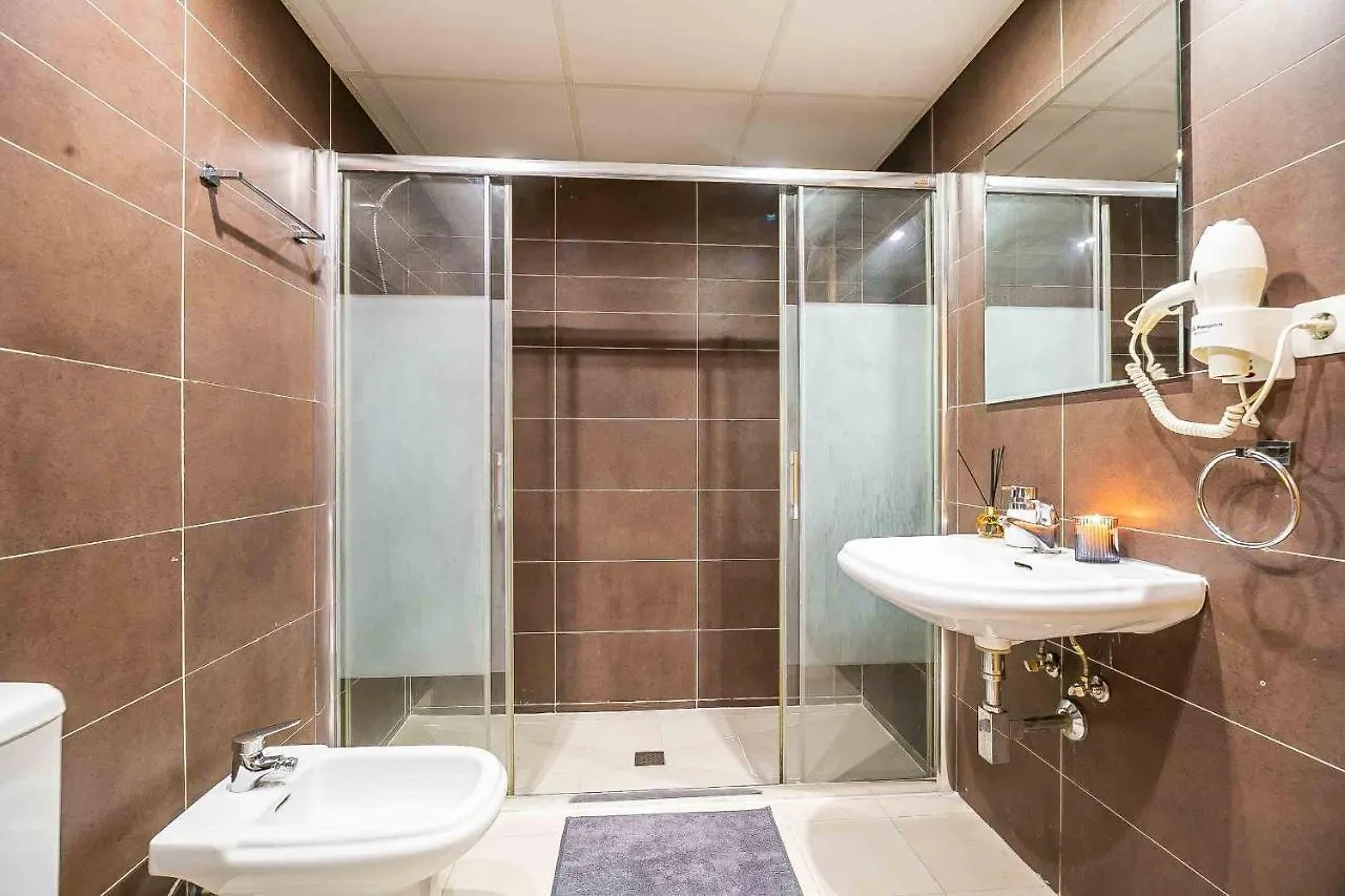 Carlos Haya Beautiful Apartment With Parking Μάλαγα