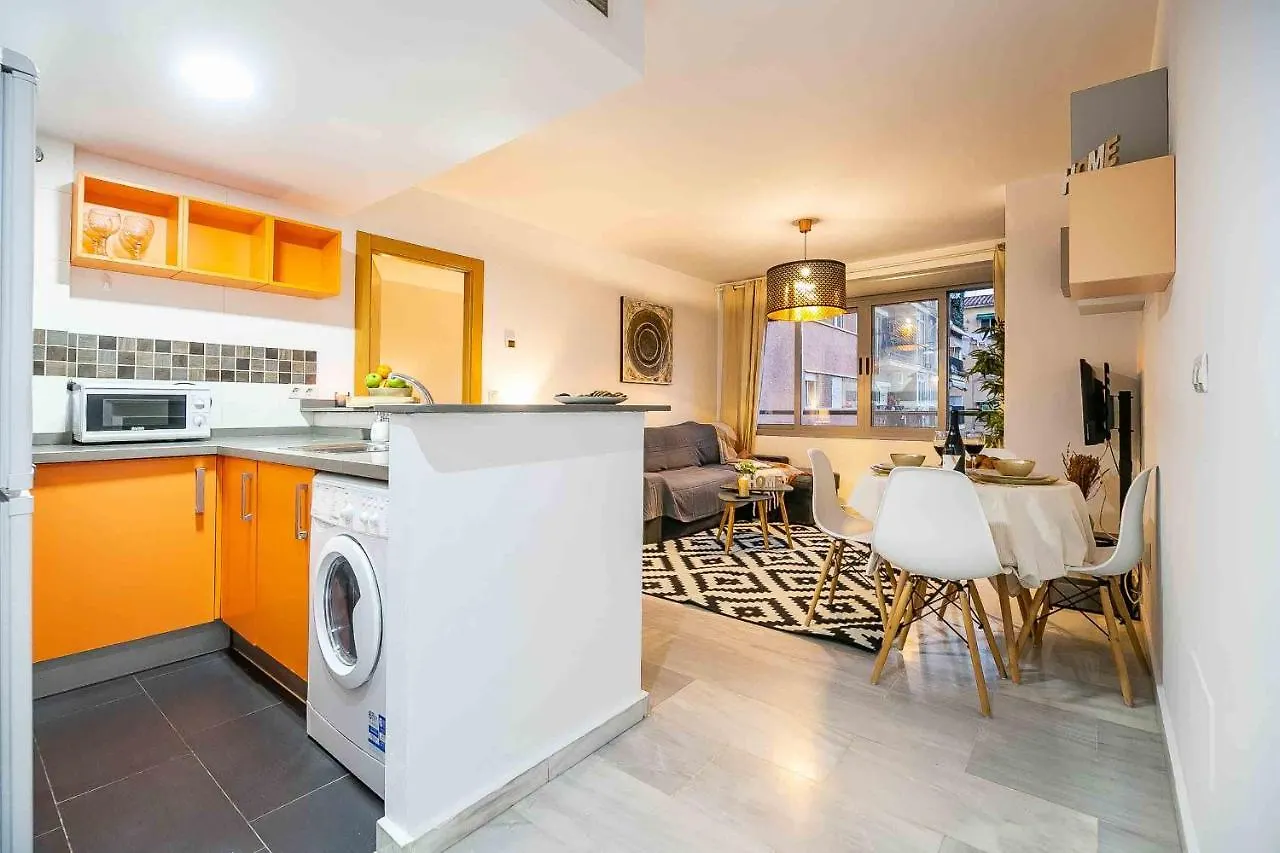 Carlos Haya Beautiful Apartment With Parking Μάλαγα